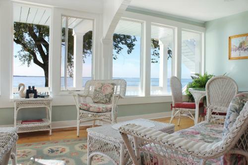 Bed & Breakfast Wades Point Inn On The Bay