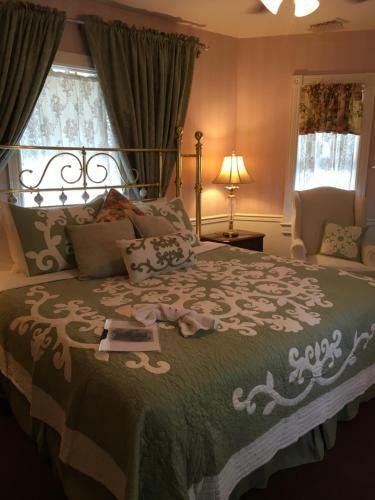 Parsonage Inn Bed And Breakfast