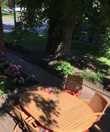Parsonage Inn Bed And Breakfast