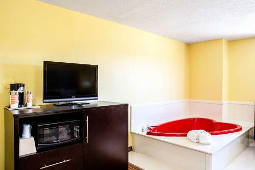 Hotel Rodeway Inn & Suites