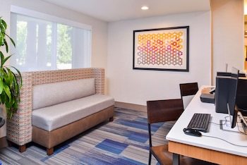 Holiday Inn Express Hotel & Suites Lacey