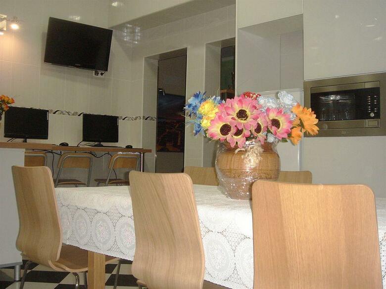 Hostal Downtown Guest House