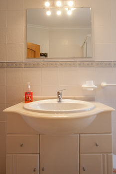 Ericeira Chill Hill Hostel & Private Rooms