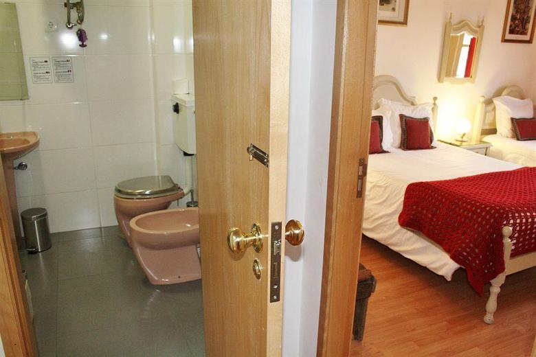 Hostal Guest House Alvares Cabral