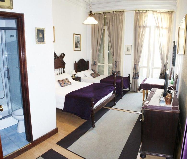 Hostal Guest House Alvares Cabral