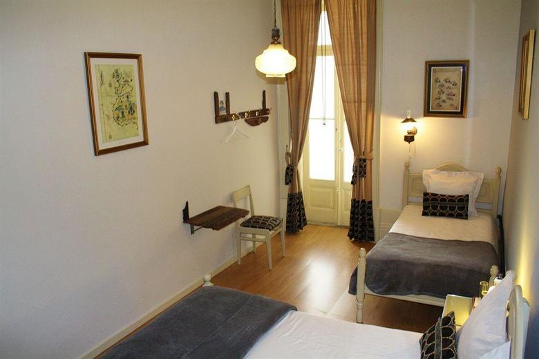 Hostal Guest House Alvares Cabral