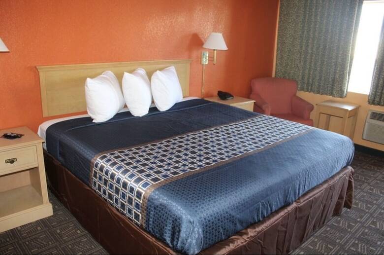 Motel Hutchinson Inn