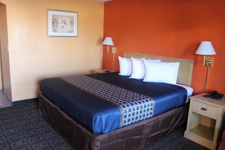 Motel Hutchinson Inn