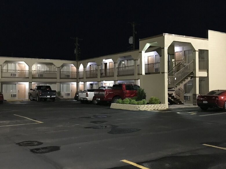 Motel Hutchinson Inn