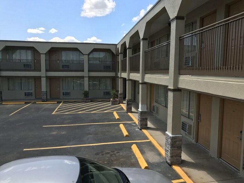 Motel Hutchinson Inn