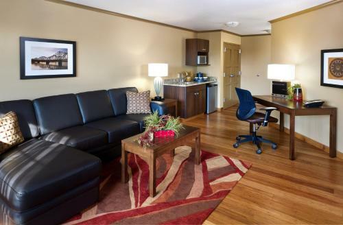 Clubhouse Hotel And Suites