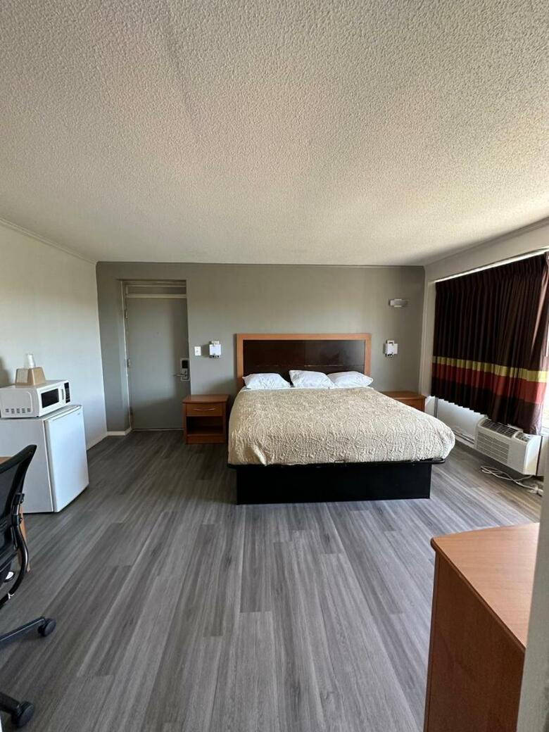 Motel Budgetel Inn & Suites