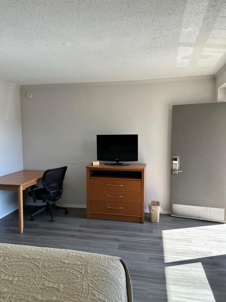 Motel Budgetel Inn & Suites