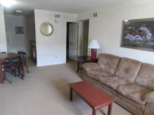 Hotel Admiralty Of Plantation Oaks