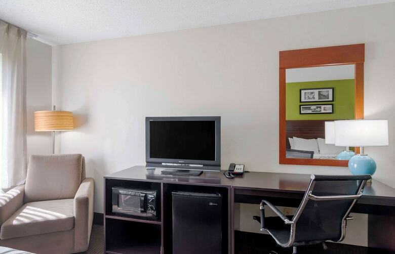 Hotel Sleep Inn & Suites At Fort Lee