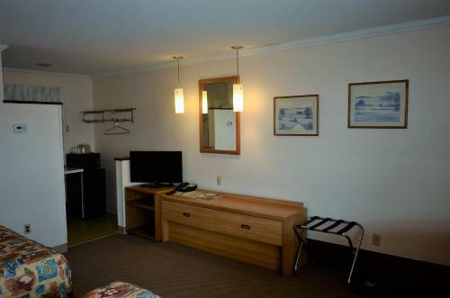 Motel Budget Host Inn - Iron Mountain