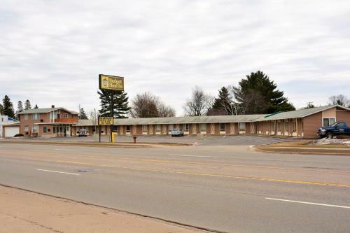 Motel Budget Host Inn - Iron Mountain
