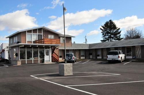 Motel Budget Host Inn - Iron Mountain