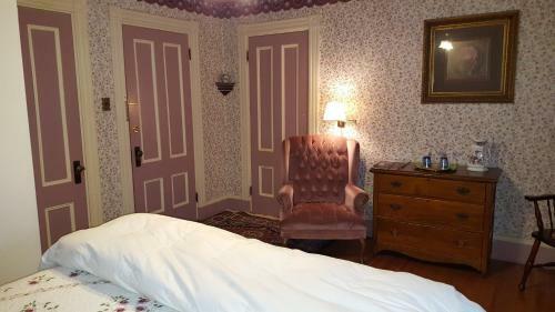 Austin's Holidae House Bed & Breakfast