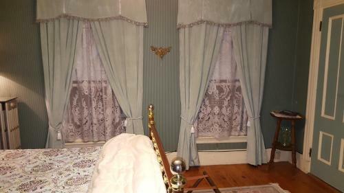 Austin's Holidae House Bed & Breakfast