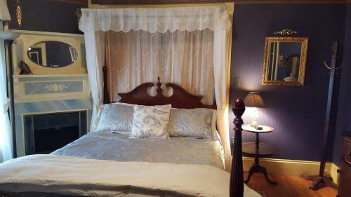 Austin's Holidae House Bed & Breakfast