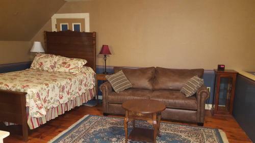 Austin's Holidae House Bed & Breakfast