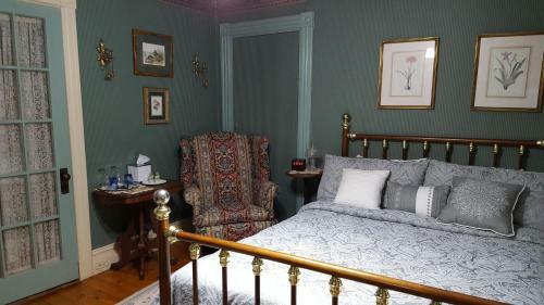 Austin's Holidae House Bed & Breakfast
