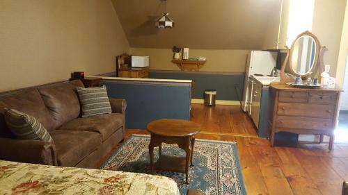 Austin's Holidae House Bed & Breakfast