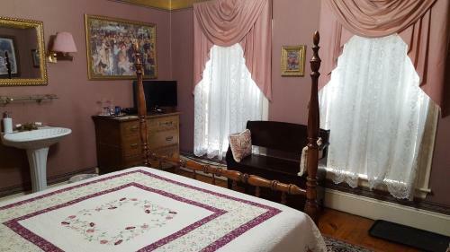 Austin's Holidae House Bed & Breakfast