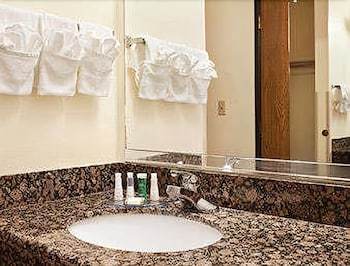 Motel Baymont Inn And Suites