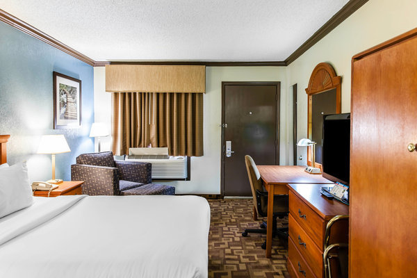 Hotel Quality Inn & Suites