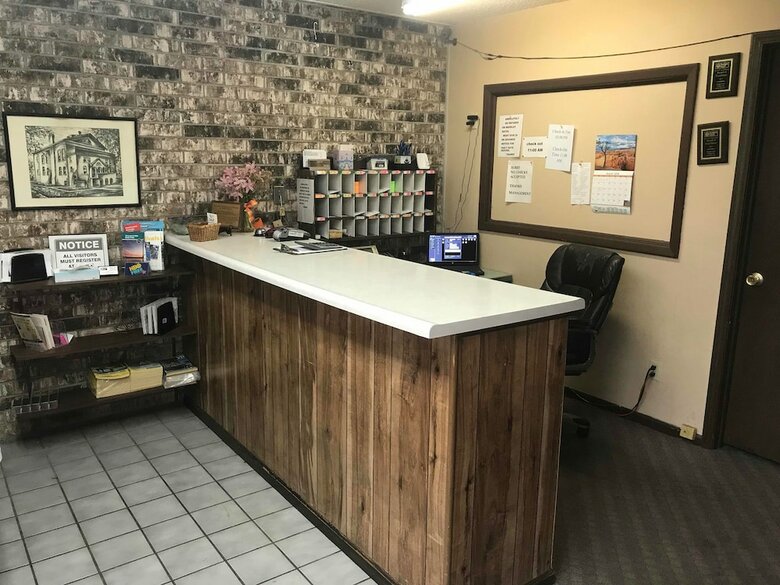 Motel Budget Host Village Inn