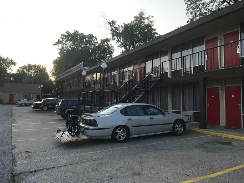 Motel Budget Host Village Inn