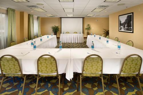 Hotel Holiday Inn Express - Tullahoma