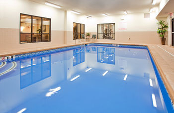 Holiday Inn Express Hotel & Suites Mcpherson