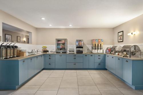 Hotel Country Inn & Suites By Radisson, Decorah, Ia