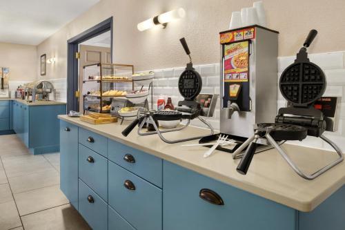 Hotel Country Inn & Suites By Radisson, Decorah, Ia