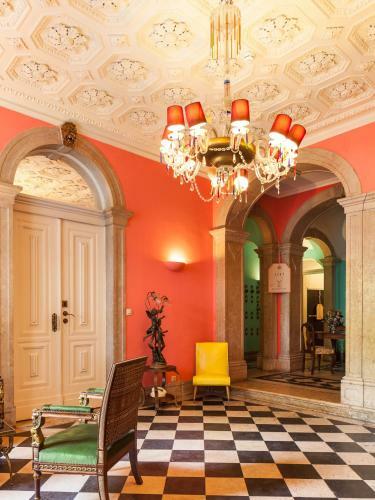 Hostal The Independente Suites & Terrace