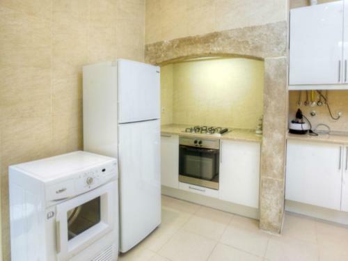 Traveling To Lisbon Chiado Apartments