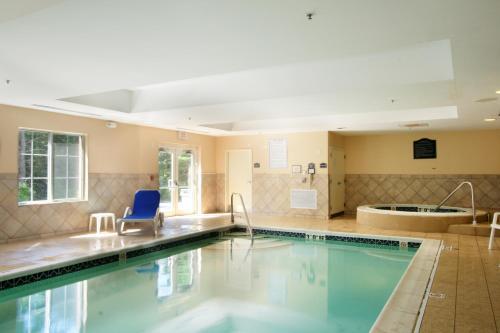 Holiday Inn Express Hotel & Suites Middleboro Raynham