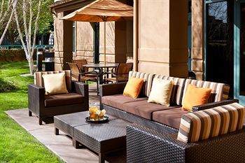 Hotel Courtyard Pleasant Hill