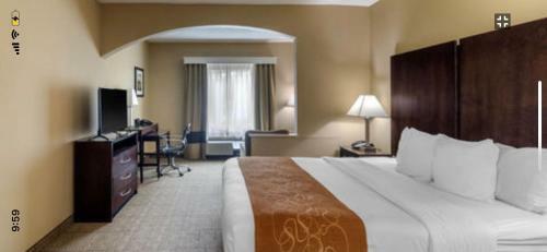 Hotel Comfort Suites Near Stonebriar Mall