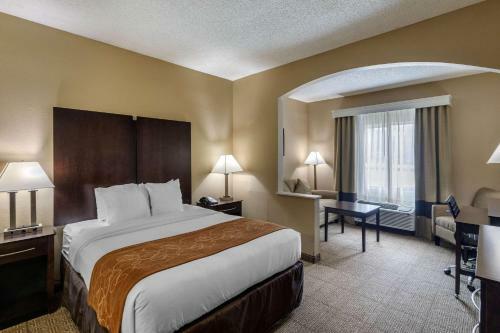 Hotel Comfort Suites Near Stonebriar Mall