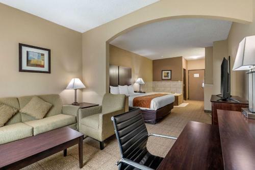 Hotel Comfort Suites Near Stonebriar Mall