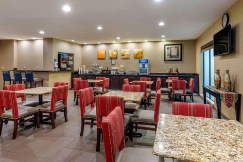 Hotel Comfort Suites Near Stonebriar Mall