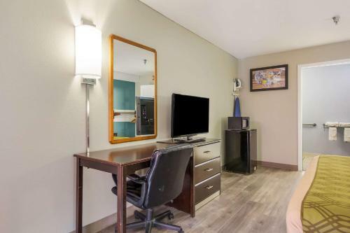 Hotel Econo Lodge Inn & Suites I-65