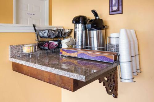 Hotel Econo Lodge Inn & Suites I-65