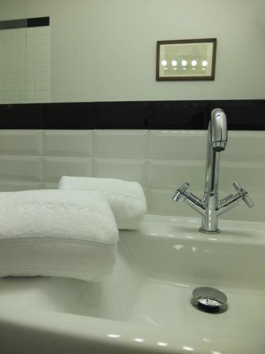 Hostal Mercador Guesthouse