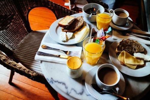 Hostal Mercador Guesthouse