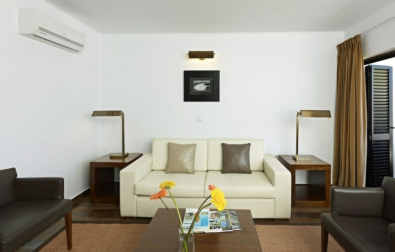 S�o Rafael Villas, Apartments & Guesthouse